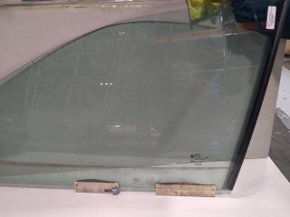 Стекло боковой двери левое переднее Opel Omega 1999-2004