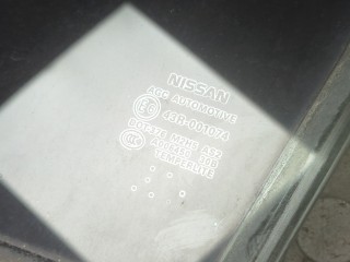 Стекло боковой двери левое переднее, ориг. номер 803013KA0A, Nissan Pathfinder 2010-2014