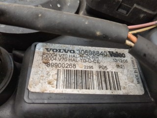 Фара (передняя) правая, ориг. номер 30698840, Volvo V70 2004-2007
