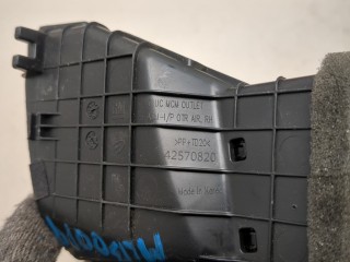 Дефлектор обдува салона правый, ориг. номер 42570820, Chevrolet Trax 2016-2022