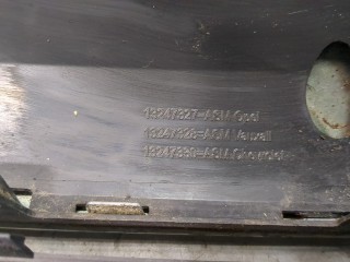 Решетка радиатора, Opel Zafira B 2008-2014
