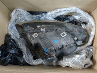 Кронштейн фары правый, ориг. номер 8H0941454A, Audi A4 2000-2006