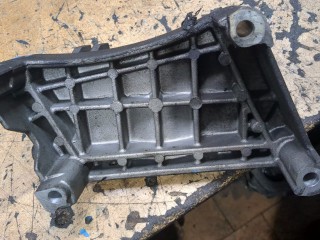 Кронштейн двигателя, ориг. номер 55199250, 93189330, Opel Corsa 2006-2011