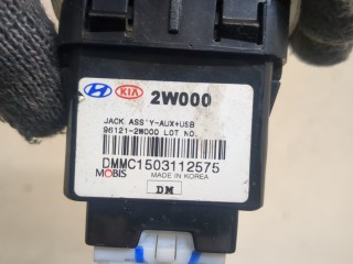 Разъем AUX/USB, ориг. номер 961212W000, Hyundai Santa Fe 2012-2016
