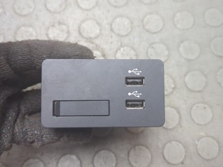 Разъем AUX/USB, ориг. номер DN4E669U0C, MD4120, Mazda CX-30 2019-2026