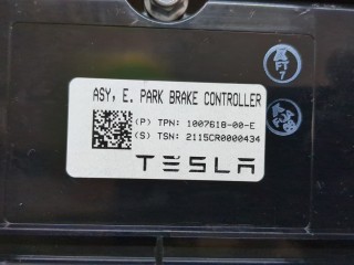 Блок управления стояночным тормозом, ориг. номер 100761800E, Tesla Model S 2012-2016
