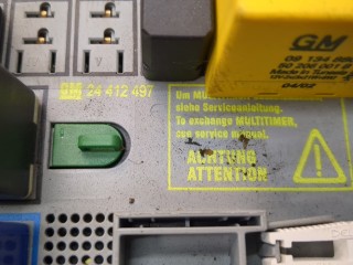 Блок предохранителей, ориг. номер 24412497, Opel Zafira 2003-2006
