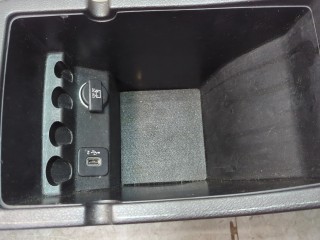 Консоль салона (кулисная часть), ориг. номер 5SF14DX9AC, 1WZ791B5AD, 5RM63DX9AA, Jeep Cherokee 2018-2023