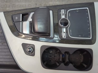 Консоль салона (кулисная часть), ориг. номер 4M0863243C, Audi Q7 2015-2019