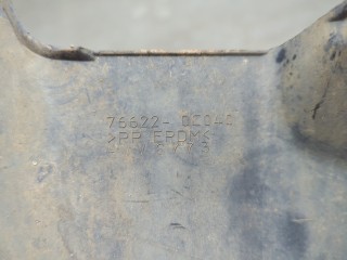 Брызговик левый передний, ориг. номер 766220C040, Toyota Tundra 2009-2013