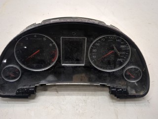 Щиток приборов (приборная панель) Audi A4 2000-2006