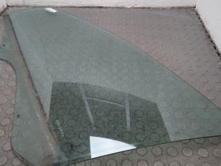 Стекло боковой двери левое переднее Citroen C5 2000-2004