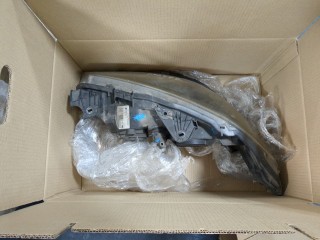 Кронштейн фары правый, ориг. номер 7701061672, Renault Laguna 2001-2005