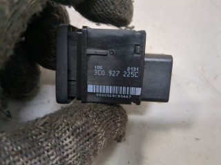 Кнопка стояночного тормоза (ручника), ориг. номер 3C0927225C, Volkswagen Passat 2005-2010