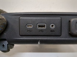 Разъем AUX/USB, ориг. номер 13529865, Buick Encore GX 2019-2023