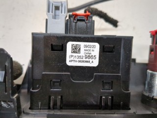 Разъем AUX/USB, ориг. номер 13529865, Buick Encore GX 2019-2023