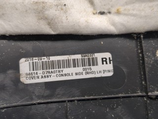Пластик центральной консоли правый, ориг. номер 84614D7RA0TRY, Hyundai Tucson 3 2015-2018