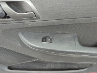 Уплотнитель правый передний, Skoda Fabia 2004-2007