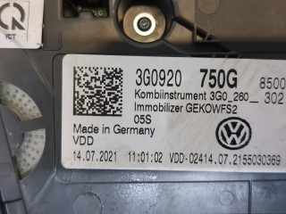 Щиток приборов (приборная панель), ориг. номер 3G0920750G, Volkswagen Passat 8 2019-2024