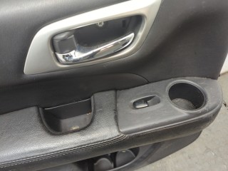 Стекло боковой двери левое заднее, ориг. номер 823013KA1A, Nissan Pathfinder 2010-2014