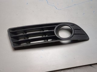 Заглушка (решетка) бампера правая передняя Volkswagen Passat 2005-2010