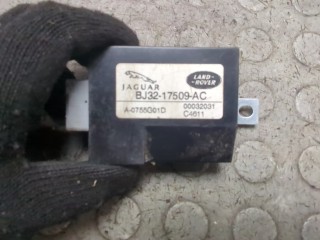 Усилитель антенны, ориг. номер BJ3217509AC, Land Rover Range Rover Evoque 2011-2015