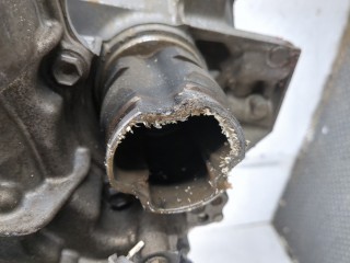 Кронштейн редуктора задний, ориг. номер 5238042160, Toyota RAV 4 2018-2026