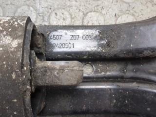 Подушка крепления КПП, ориг. номер A2042420501, Mercedes C W204 2007-2011