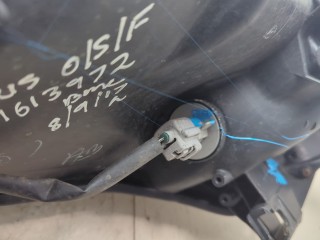 Фара (передняя) правая, ориг. номер 811300D450, Toyota Yaris 2010-2014