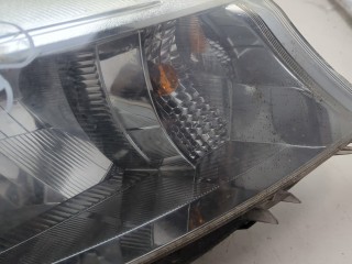 Фара (передняя) правая, ориг. номер 811300D450, Toyota Yaris 2010-2014