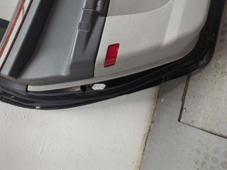 Ручка двери наружная левая задняя Chrysler Pacifica 2003-2008