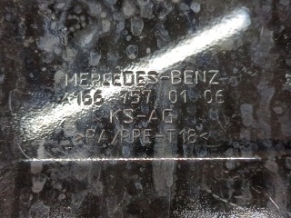 Лючок бензобака, ориг. номер A1667570106, Mercedes GL-Класс 2012-2016