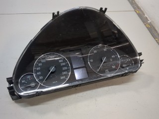 Щиток приборов (приборная панель) Mercedes C W203 2000-2004