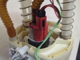 Насос топливный электрический, ориг. номер C2011335XD, Mazda 2 2003-2005