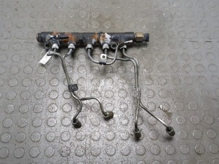 Рампа (рейка) топливная Toyota Avensis 2000-2003