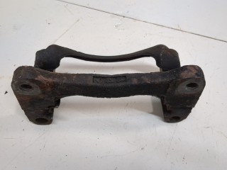 Скоба суппорта левая передняя, ориг. номер MN116285, Mitsubishi Grandis 2003-2011