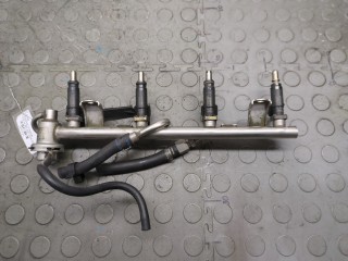 Форсунка топливная Audi A4 2000-2006