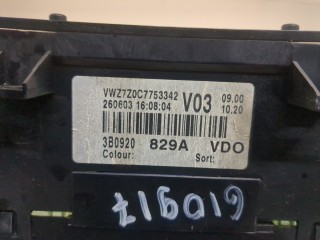 Щиток приборов (приборная панель), ориг. номер 3B0920829A, Volkswagen Passat 2000-2005