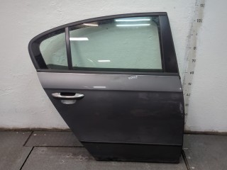 Стекло боковой двери правое заднее Volkswagen Passat 2005-2010