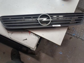 Решетка радиатора Opel Astra 1994-2002