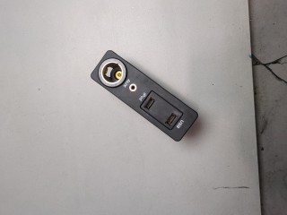 Разъем AUX/USB, ориг. номер LR025882, Land Rover Range Rover Evoque 2011-2015