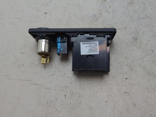 Разъем AUX/USB, ориг. номер LR025882, Land Rover Range Rover Evoque 2011-2015