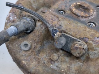 Ступица (кулак, цапфа) левая задняя, ориг. номер 43042AX600, 43206AX650, Nissan Note E11 2005-2008
