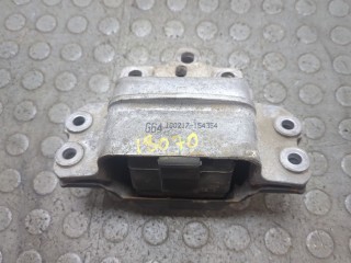 Подушка крепления двигателя Volkswagen Passat 2005-2010