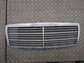 Решетка радиатора, ориг. номер A2028800083, A2028880023, Mercedes C W202 1997-2001