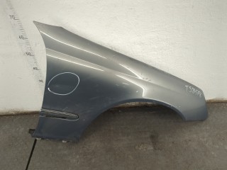Крыло правое переднее Mercedes C W203 2000-2004