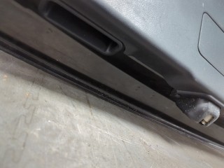 Щеткодержатель левый задний, ориг. номер 287101KA0A, Nissan Juke 2010-2014