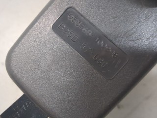 Ремень безопасности левый передний, ориг. номер BJ3057L90, Mazda 323 1998-2001