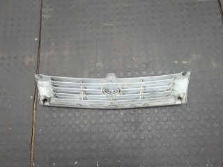 Решетка радиатора, ориг. номер 5310128080, Toyota Previa 1994-2000