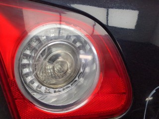 Фонарь крышки багажника правый, ориг. номер 3C5945094F, Volkswagen Passat 2005-2010